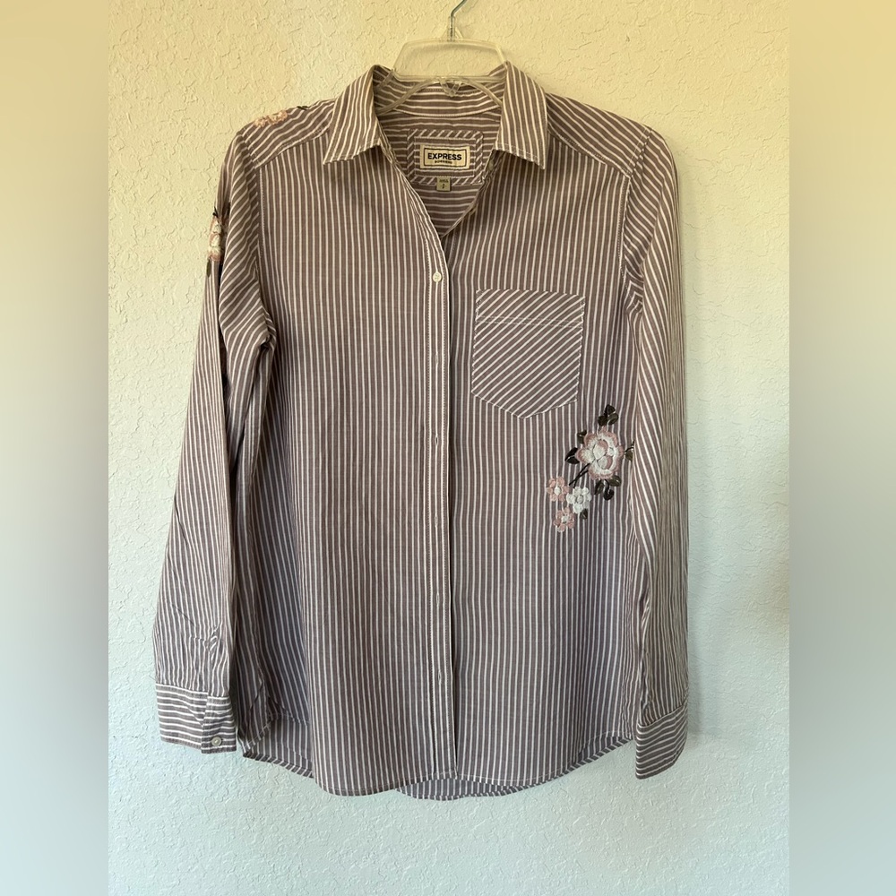 Academia Preppy Express Boyfriend Gray Striped Shirt with Floral Embroidery